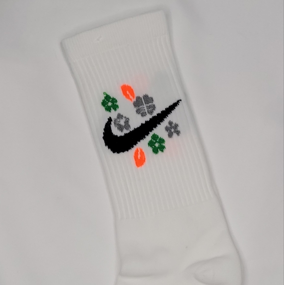 NIKE---Nice set of 3 pair of Nike socks - Picture 3 of 6